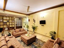 Fortune Home Service Apartment 4Bhk,D-36, Saket, resort in New Delhi