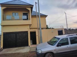 villa privée avec garage privé à Lomé Togo, hotell med parkering i Agbo Akounou