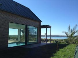 Villa Vue Mer - sauna piscine intérieure - Pura Vida House Camaret, hotel in Camaret-sur-Mer