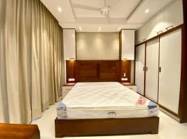 The Breeze- Urban Chic Apartment