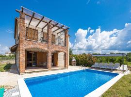 Villa Aldore in Central Istria for 6 persons with private pool, hotel u gradu 'Čabrunići'