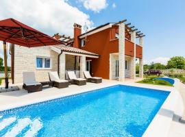 Villa Delle Rondini in Central Istria with Whirlpool and Sauna for 8 persons, hotell sihtkohas Hreljići