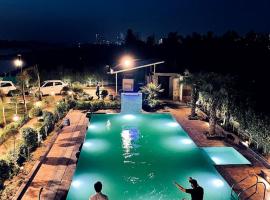 The River Side Resort & Farm, hotel v destinaci Noida