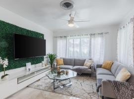 Chic Palace: Comfort, Style & Prime Location, hotel in Hallandale Beach