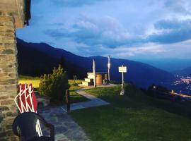 Holiday Creek Mortirolo, hotel bajet di Mazzo di Valtellina