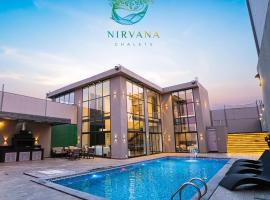Nirvana Chalets, מלון בג'רש