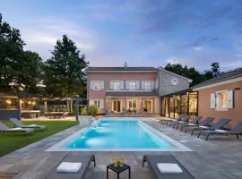 Villa Green Frame in Cental Istria for families with playground and wellness