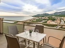 Apartamento con terraza, vistas playa y montaña
