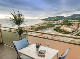 Apartamento con terraza, vistas playa y montaña, hotel with parking in Hospitalet de l'Infant