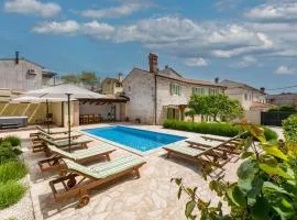 Villa Katja near Pula with whirlpool only 3 km from the beach