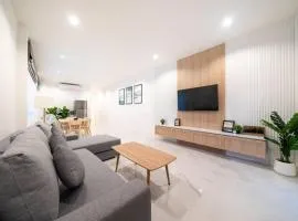 2BR townhome 300M walk to kata beach Fully equipped