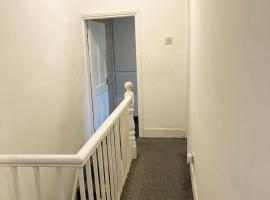 Chizy’s cozy place, sted med privat overnatting i Liverpool