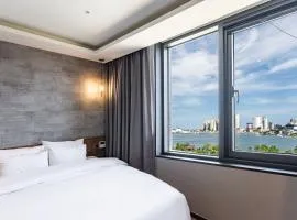 Sokcho Business Hotel CAMEL、ソクチョにある襄陽国際空港 - YNYの周辺ホテル
