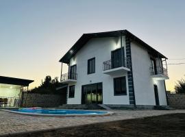 JS House, apartment in Garni