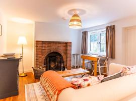 Kestrel Cottage at Seven Sisters Country Park, pet-friendly hotel in West Dean