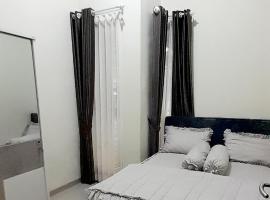 Villa Yanti F 7 Permata Garden, Hotel in Karangploso