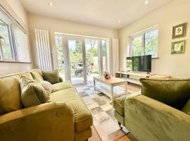 Greenacre Lodge - cosy, dog-friendly rural home with private garden, hôtel avec parking à Redgrave