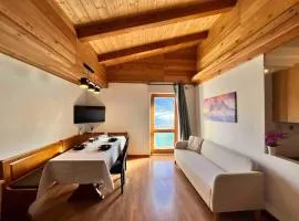 Cozy Penthouse 2 bedrooms with WiFi - Netflix - Private Parking