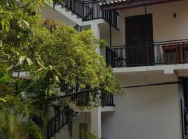 Blue sky villa – pensjonat w mieście Kamburugamuwa