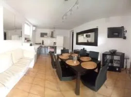 Appartement-2- privé, terrasse, parking et jardin
