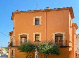 The Corner House of Altafulla - A Stroll from the Beach, in the Heart of the Old Town, allotjament a la platja a Altafulla