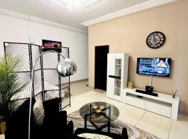 Large studio at your disposal in Abidjan, hotell i Cocody