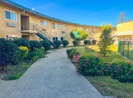 Hometown Inn North Hills