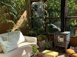 Cálido bungalow 1- La Locanda casitas vivas -, hotel en Balneario Buenos Aires