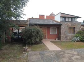 Casa c/pileta Cosquin, hotel a Cosquín