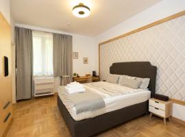 Luxury rooms 12-2, guesthouse kohteessa Plovdiv