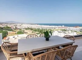 LME9F1- Penthouse amazing views, families only