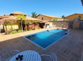 Cakau House - espaço amplo e aconchegante, hotel em Maricá