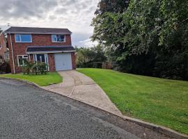 3 bedroom detached house centre of Whitchurch, hotell i Whitchurch