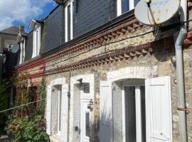 Yport, maison de pêcheur avec jolie terrasse., hotel in Yport