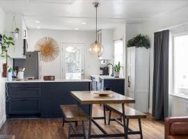 NEW Beautiful BOHO Home by Beach, Downtown + Shops, nhà nghỉ dưỡng ở San Diego