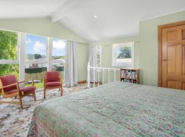 Farley Avenue Turret & Lounge, self catering accommodation in Greytown