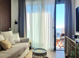 Luxury Penthouse Valentin with jacuzzi, luxury hotel in Corralejo