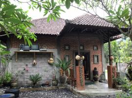 Les Cantik Homestay, hotel with parking in Tejakula