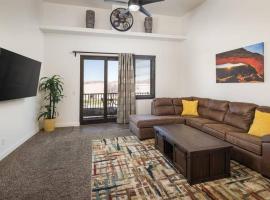 Luxury Downtown Moab Rental - La Dolce Vita Villa #1, lyxhotell i Moab