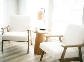 Cozy Coastal Bungalow, bungalow em Opelika