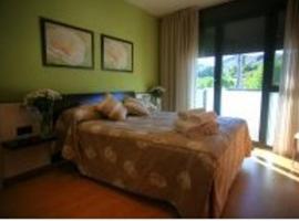 Apartamentos Turísticos Can Rocamora, alojamento para férias em Aren