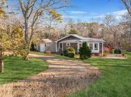 Fresh Pond Chateau Renovated Bright and Cozy Home