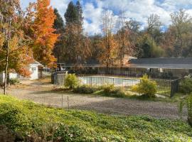 Seven Circles Lodge&Retreat, Hotel in Badger