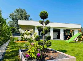 Tóparti Villa, Jakuzzi,Luxus élmény a Szigetközben, vila v destinaci Győrzámoly