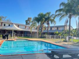 Sailz Villa 4, hotel med pool i Yarrawonga