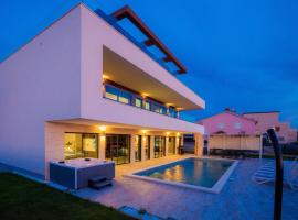 Luxury Villa ReMi near Medulin with wellness and sea view, viešbutis mieste Premantura