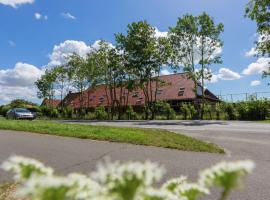 Luxury apartment with sun shower at the edge of the beautiful Oostkapelle, hotel en Oostkapelle