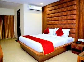 Pineberry Hotels - Near Golden Temple