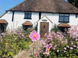 Doddington에 위치한 주차 가능한 호텔 Charming, dog friendly cottage