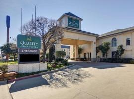 Quality Inn & Suites, hotel poblíž Mineral Wells - MWL, Weatherford